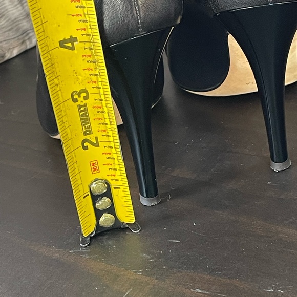 ESCADA HEELS SIZE 37 - Picture 4 of 8